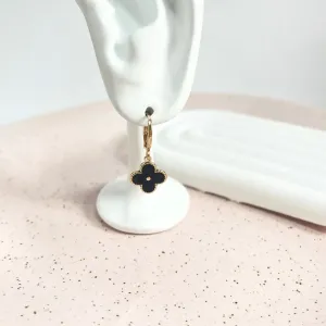 BRINCO ARGOLA CLICK TREVO RESINADO PRETO