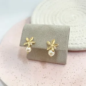 BRINCO FLOR COM PÉROLA PENDURADA