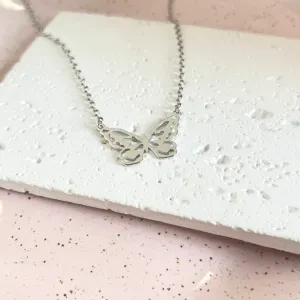 COLAR BORBOLETA COM COLAR DE ELOS
