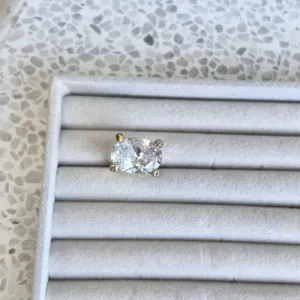 ANEL COM PEDRA ALTA DE ZIRCONIA