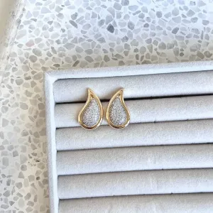 BRINCO GOTA CRAVEJADO COM BORDA LISA