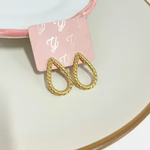 BRINCO GOTA FIO TORCIDO