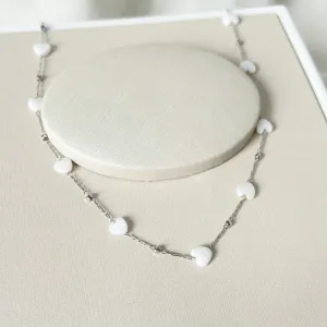 COLAR CHOKER CORAÇÕES EM MADRE PÉROLA