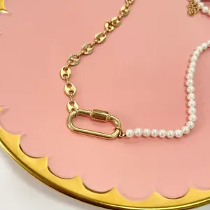 COLAR MOSQUETÃO COM PÉROLAS E CAP SODA - INSPIRAÇÃO GUCCI