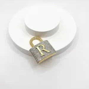 PINGENTE CADEADO LUXO CRAVEJADO DE LETRA - R