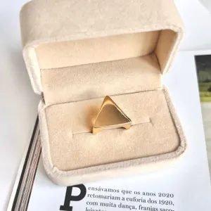 ANEL TRIÂNGULO LISO