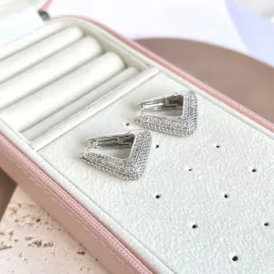 BRINCO ARGOLA ARTICULADA MICRO ZIRCONIAS TRAPÉZIO