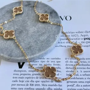 COLAR 5 TREVOS - MOCHA 65CM