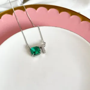 COLAR LETRA COM PEDRA - T