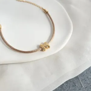 PULSEIRA FIO DE CERA COM PINGENTE DE LETRA - M
