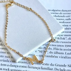 PULSEIRA LETRA TORTA - M