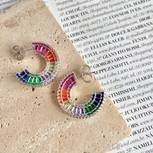 BRINCO ARGOLA PINO ZIRCONIAS COLORIDAS
