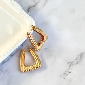 BRINCO ARGOLA QUADRADA LISTRADA 2,5CM