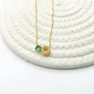 COLAR LETRA CRAVEJADA E UMA PEDRA REDONDA TURMALINA - O