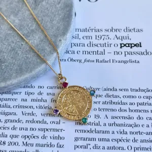 COLAR MEDALHA SÃO BENTO COM PEDRAS COLORIDAS