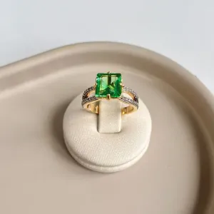 ANEL PEDRA VERDE COM MICRO ZIRCONIAS