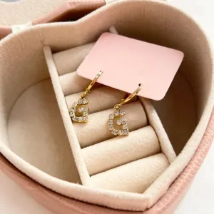 BRINCO ARGOLA DE CLICK LETRAS STRASS - G