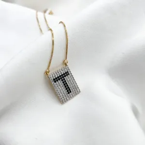 COLAR LETRA T  QUADRADO CRAVEJADO