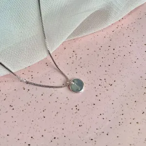 COLAR MINI MEDALHA DE LETRA - J