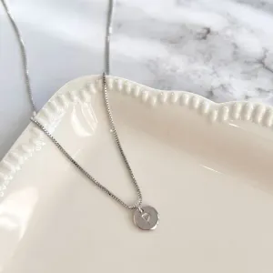 COLAR MINI MEDALHA DE LETRA - P