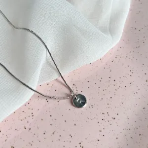 COLAR MINI MEDALHA DE LETRA - R