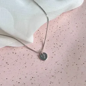 COLAR MINI MEDALHA DE LETRA - V