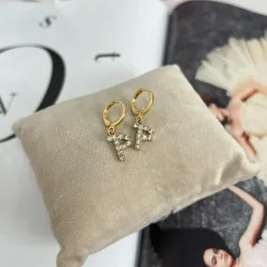 BRINCO ARGOLA DE CLICK LETRAS STRASS - P