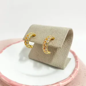 BRINCO ARGOLA PINO ZIRCONIAS COM CRAVAÇÃO INGLESA