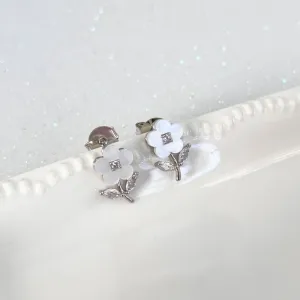 BRINCO FLOR COM MADRE PÉROLA