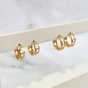 DUPLA ARGOLAS ARTICULADAS COM FLORZINHAS VAZADAS