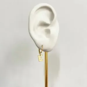 BRINCO ARGOLA DE CLICK LETRAS SIMPLES