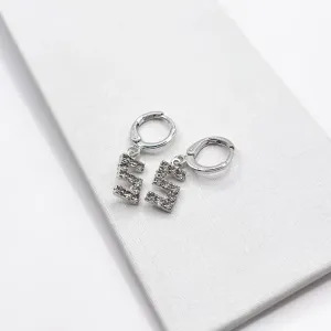 BRINCO ARGOLA DE CLICK LETRAS STRASS - S