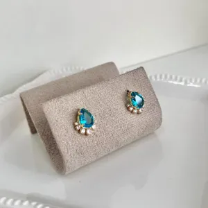 BRINCO GOTA AZUL COM DETALHES