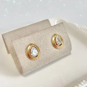 BRINCO GOTA COM DETALHES DOURADOS