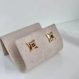 BRINCO QUADRADO COM PEDRA CARRÊ PRETA