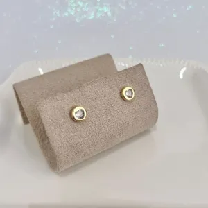 BRINCO REDONDO COM ZIRCONIA DE CORAÇÃO