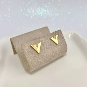 BRINCO TRIÂNGULO CRAVEJADO