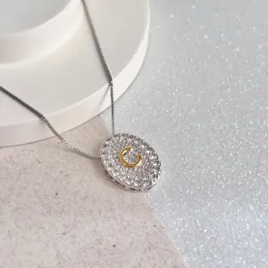 COLAR MEDALHA CRAVEJADA COM LETRA - C