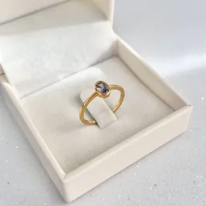 ANEL PEDRA OVAL LAVANDA  CRAVAÇÃO INGLESA