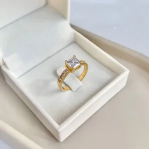 ANEL SOLITÁRIO QUADRADO COM MICRO ZIRCONIAS