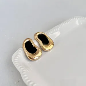 BRINCO ORGÂNICO PEDRA ACRÍLICA PRETA