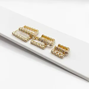 TRIO BRINCOS ARGOLA QUADRADA COM CORAÇÕES DE PEDRAS CRISTAL