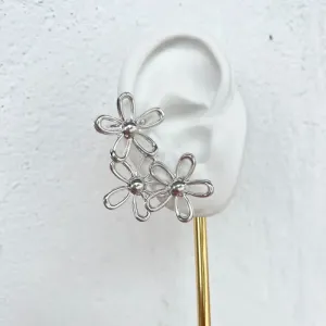 BRINCO 3 FLORES EAR CUFF