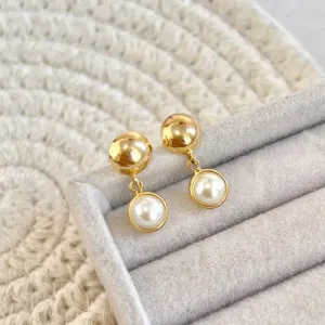 BRINCO PÉROLA ACHATADA PENDURADA