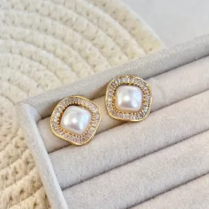 BRINCO PÉROLA QUADRADA E ZIRCONIAS BAGUETES