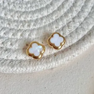 BRINCO TREVO MADRE PÉROLA BRANCA 14MM