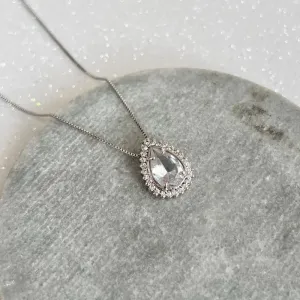 COLAR GOTA  COM ZIRCONIAS EM VOLTA