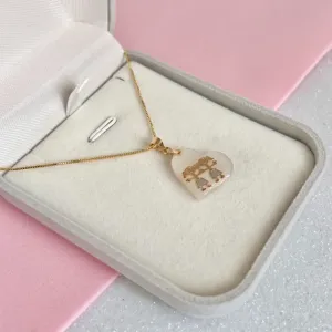 COLAR PINGENTE CORAÇÃO PEQUENO EM ACRÍLICO - 2 MENINAS