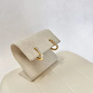 BRINCO ARGOLA ARTICULADA FINA DE CORAÇÃO CRAVEJADA 2CM