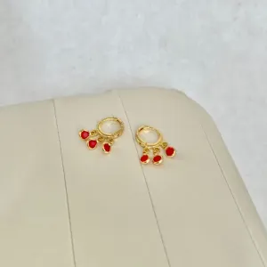 BRINCO ARGOLA CLICK PEDRINHAS VERMELHAS